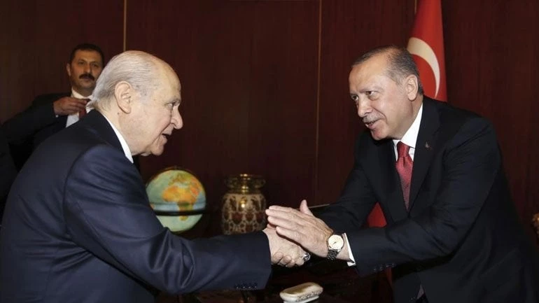 Εξελίξεις στην Τουρκία: Βελούδινο διαζύγιο Ερντογάν – Μπαχτσελί